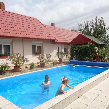 Irenke Vendeghaz Apartment Alsópáhok Bagian luar foto